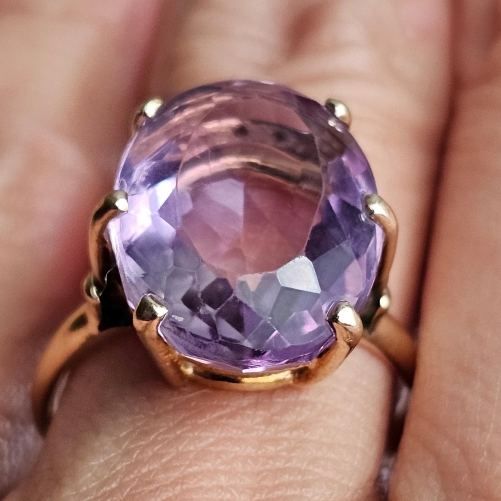 14k Yellow Gold Large Oval Amethyst Solitaire Ring - Picture 3 of 13